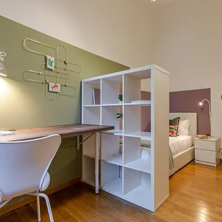 Bubbles A Piazza Trilussa In Trastevere *