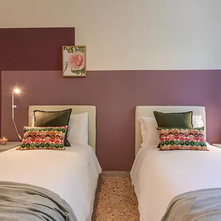 Bubbles A Piazza Trilussa In Trastevere * Ρώμη