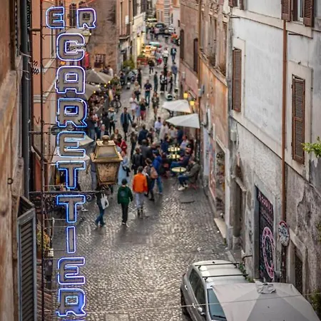 Bubbles A Piazza Trilussa In Trastevere * Ρώμη