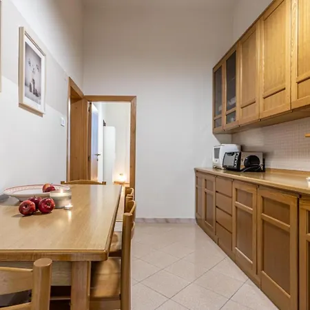 Bubbles A Piazza Trilussa In Trastevere * Ρώμη